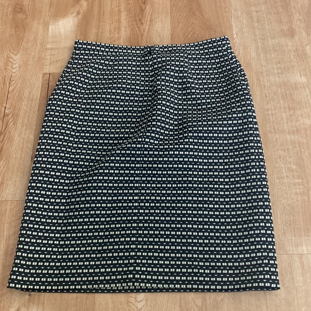 Anne Klein size 2 bock and tan skirt - Picture 2 of 2
